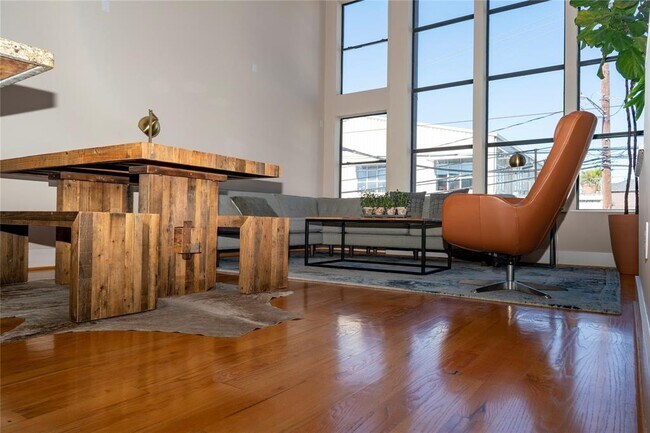 Building Photo - 1037 Bonner St