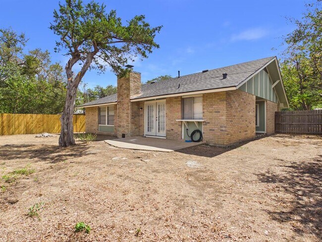 Building Photo - 10038 Woodland Village Dr
