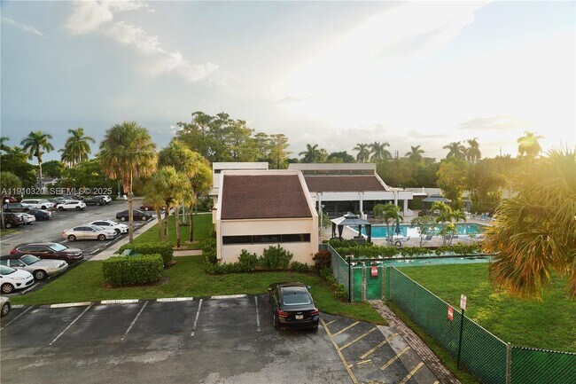 Building Photo - 2541 Aragon Blvd