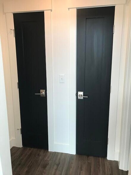 Building Photo - 343 W 12th Ave