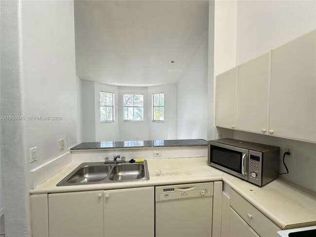 Building Photo - 1666 SE 27th Ct