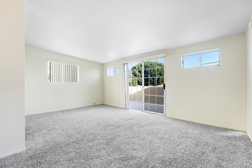 4th room - 12058 Culver Blvd