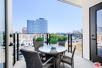 Building Photo - 2847 Leeward Ave