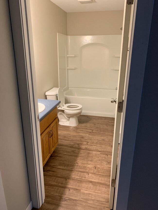 Building Photo - 116-120 N Cliff Ave