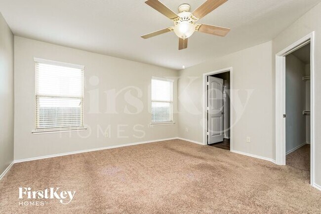 Building Photo - 223 Thoroughbred St