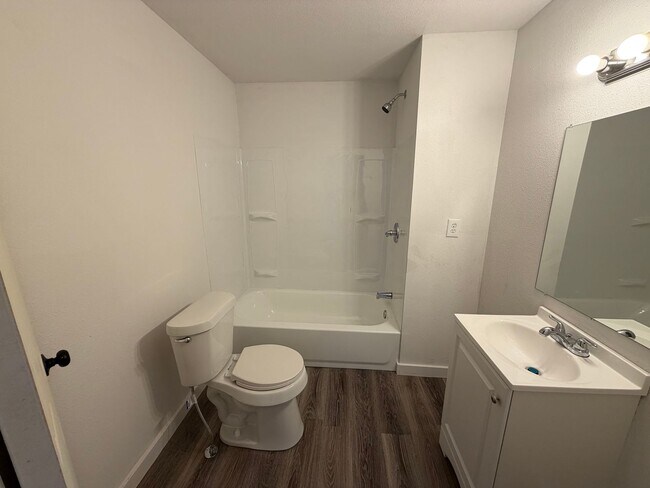 Building Photo - 3002 1st Pl