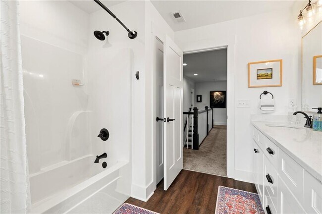 Building Photo - 175 STONELEDGE TRCE N