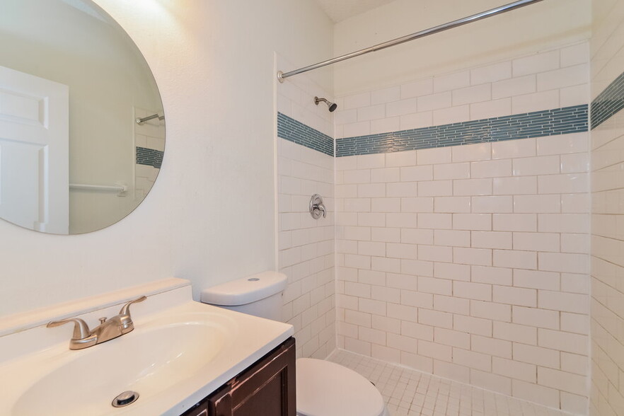 Building Photo - 996 Maple Ct