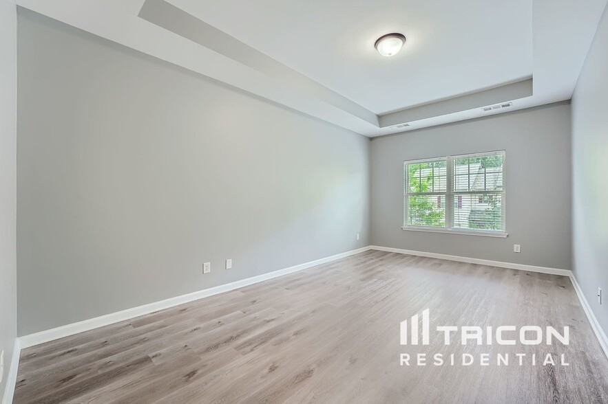 Building Photo - 633 Oakside Pl