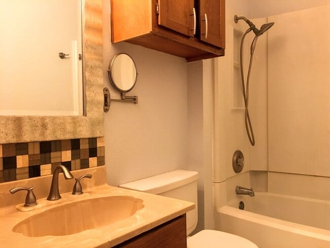 Building Photo - 2924 St Joseph St