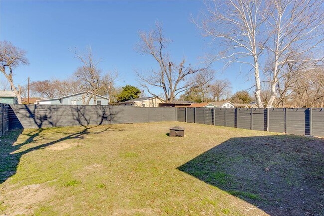 Building Photo - 4702 Bandera Rd