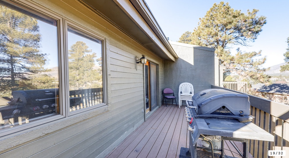Deck with BBQs! - 2665 N Valley View Rd