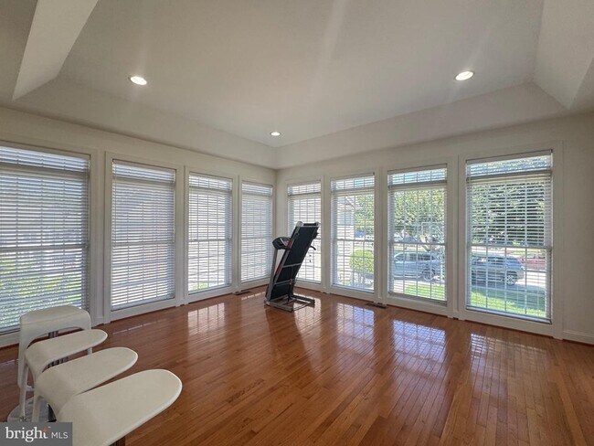 Building Photo - 5117 Sante Fe Ct
