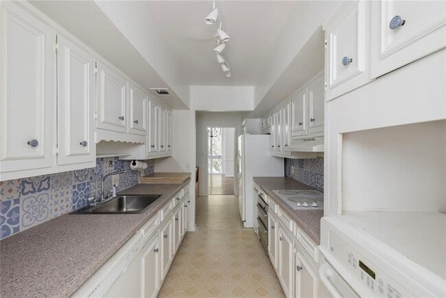 Building Photo - 49 Willow Glen NE