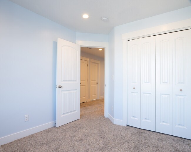 Building Photo - 277 N 200 W