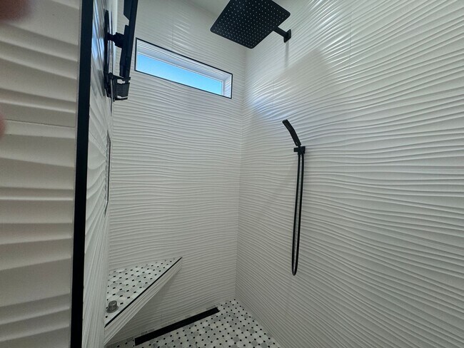 Building Photo - 6129 Lago Grande Dr