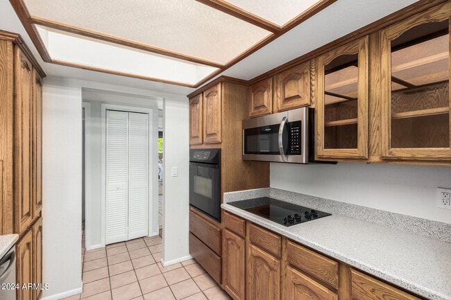 Building Photo - 1835 E Yale Dr