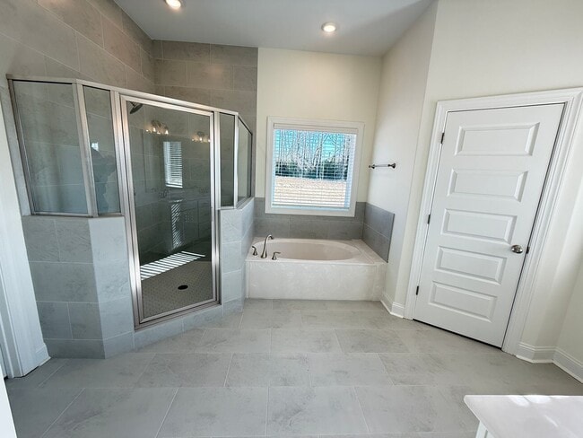 Building Photo - 7436 Newbury Dr