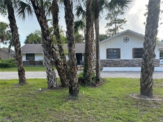 Primary Photo - 545 9th St NW