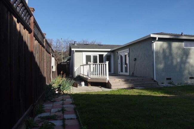 Building Photo - 3195 Edenbank Dr