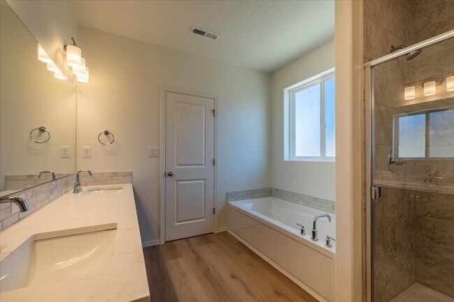 Building Photo - 761 Spyglass