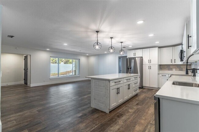 Building Photo - 16880 SE 63rd Ln