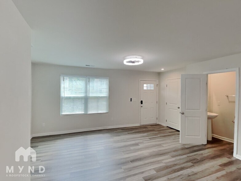 Building Photo - 7013 Ludell Ln