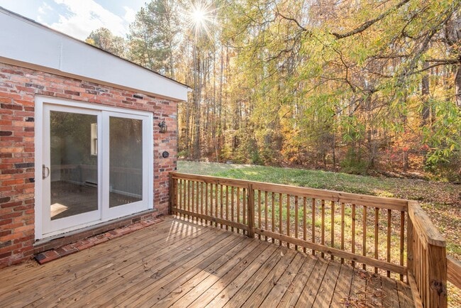 Building Photo - **Available 06/12/2026** 3Bed/1.5Bath Cozy & Convenient in Durham NC!