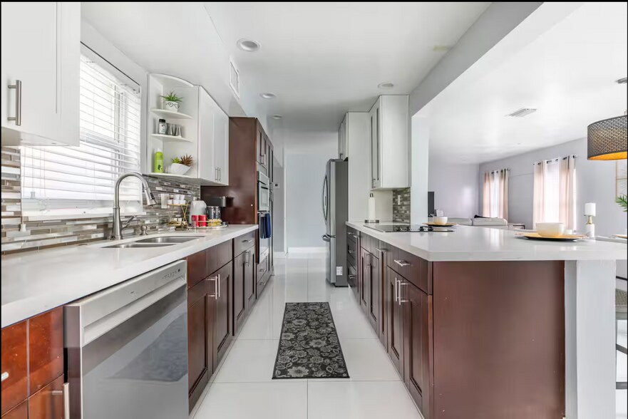 Building Photo - 9371 NW 33rd Pl