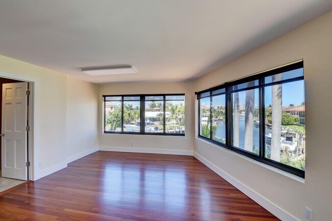 Building Photo - 1121 Bel Air Dr