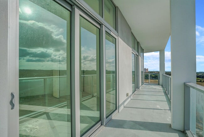 Building Photo - 2000 Metropica Wy