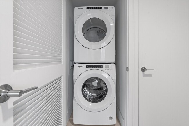 Building Photo - 125 NE 6th St