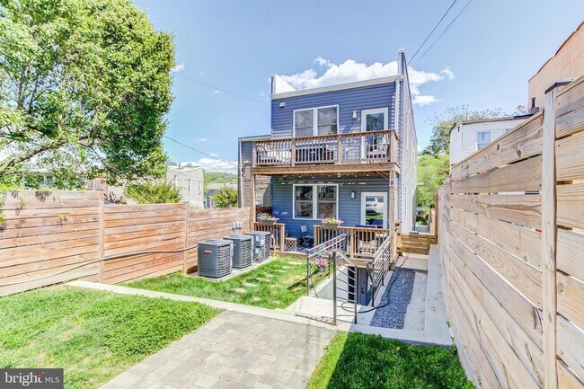 Building Photo - Renovated 2bed-2bath Near H-Street with Private Deck & EV Parking!