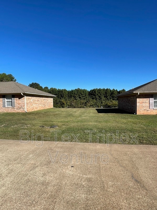 Building Photo - 269 N Pecan St