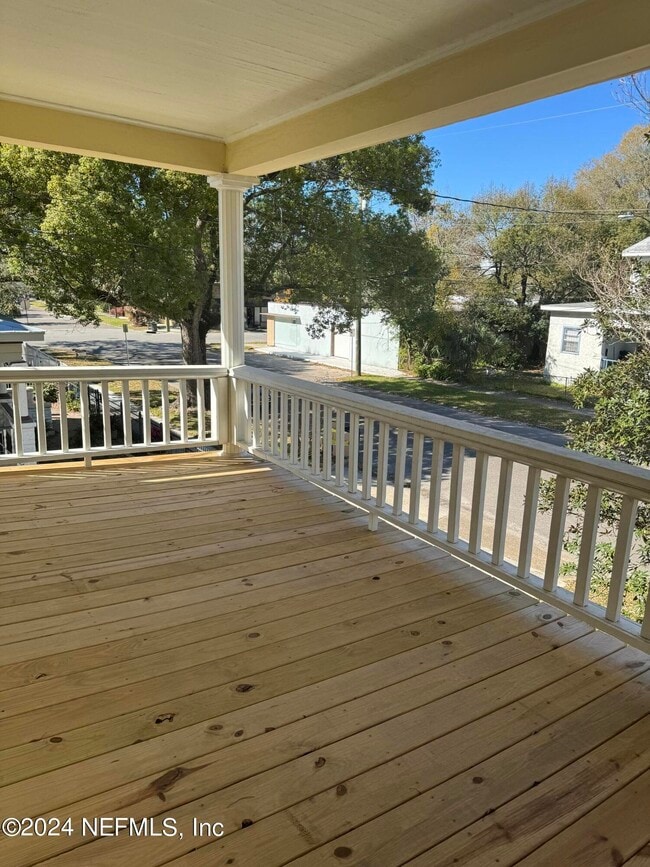 Building Photo - 424 E 6th St