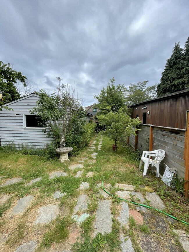 Building Photo - 8310 Stone Ave N