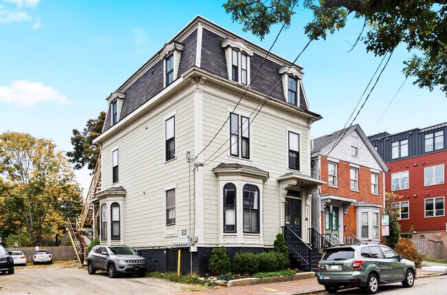 Building Photo - 34 Pine St