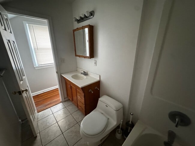 Building Photo - 5103 Gifford Ave