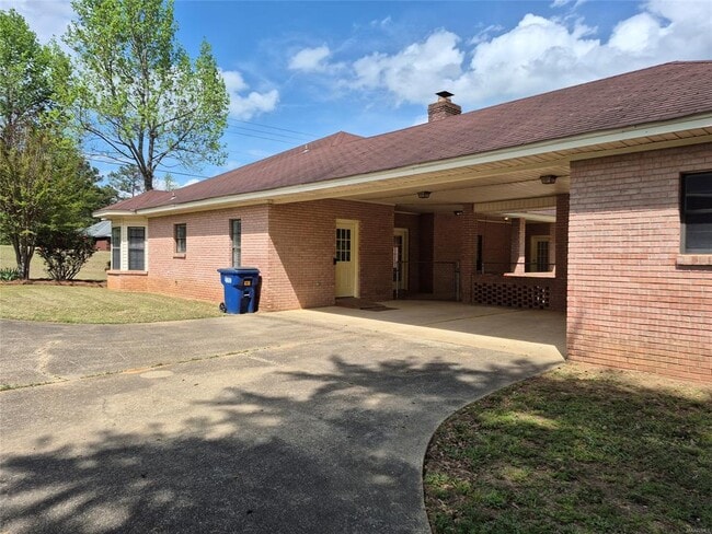 Building Photo - 2010 Edgewood Rd