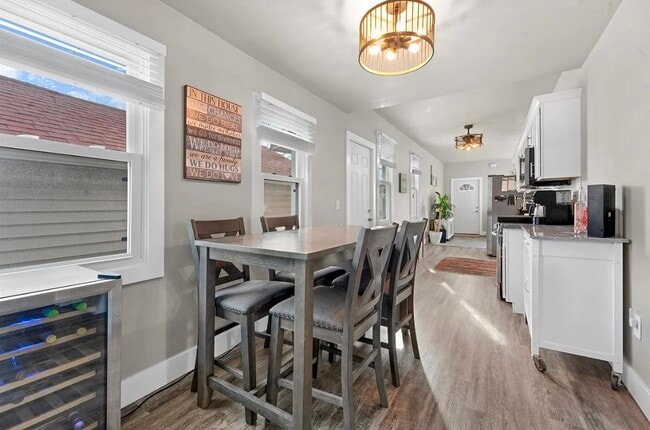 Building Photo - 1571 Charles St