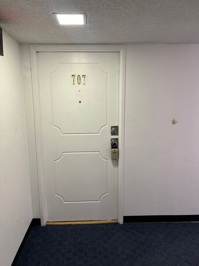 Building Photo - 2 Bedroom Condo at the Wimbledon Tennis Club Community