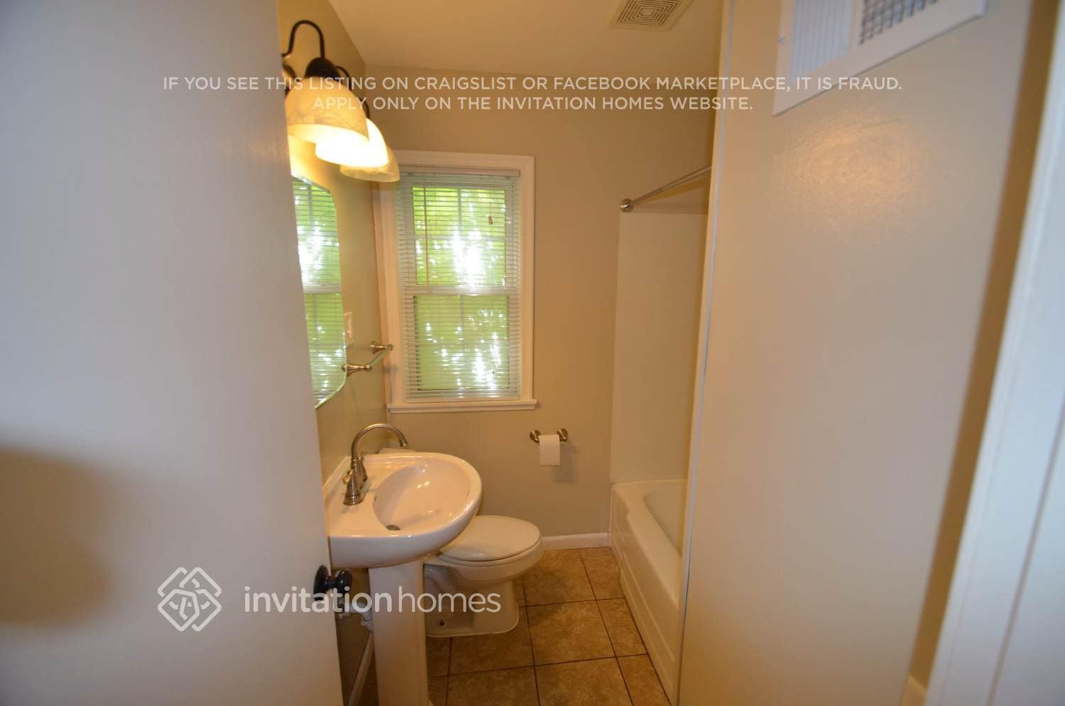 Building Photo - 2150 Nokomis Ave