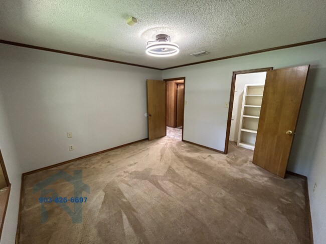 Building Photo - 104 Pinewood Ct