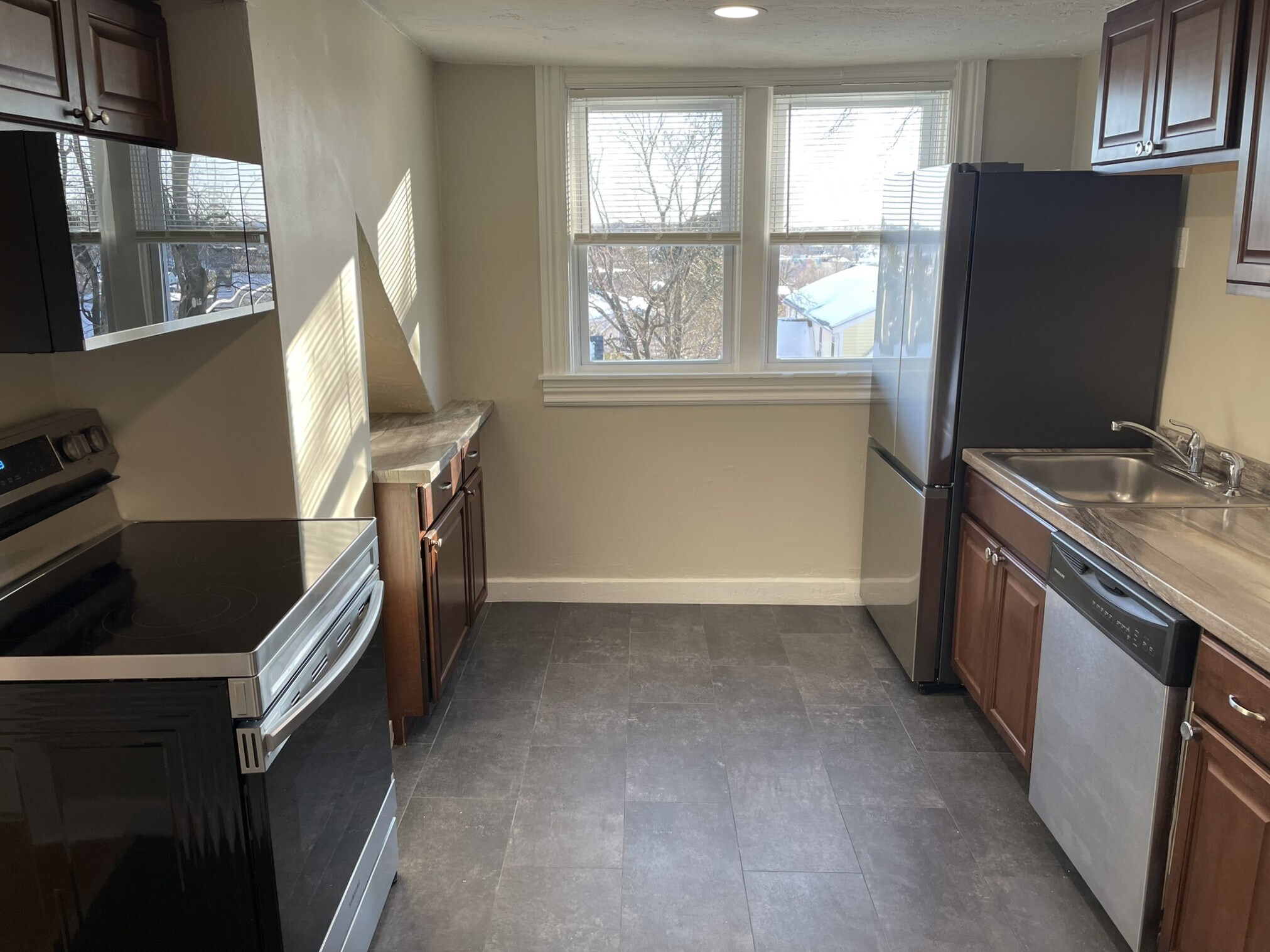 Building Photo - 24 Crown St