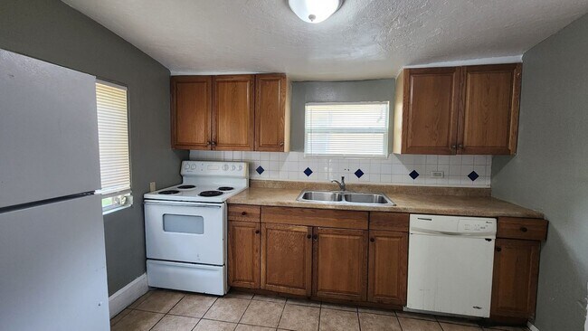 Building Photo - 2237 Auburn S, Unit A; St Petersburg, FL 3...