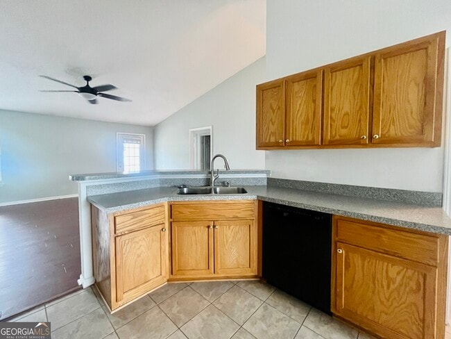 Building Photo - 435 Creekside Dr