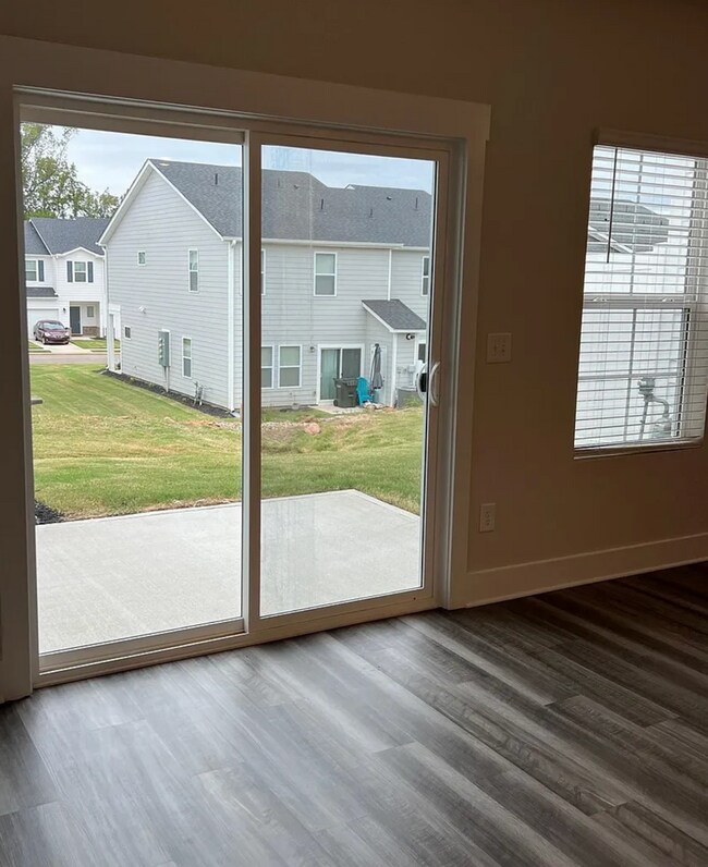 Building Photo - Desirable 3/2.5 Townhome Available Novembe...