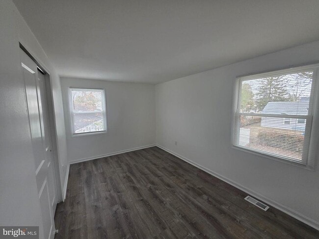 Building Photo - 14 East Ct