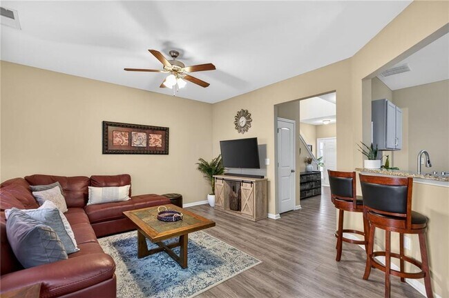 Building Photo - 94 Hill Crest Cir