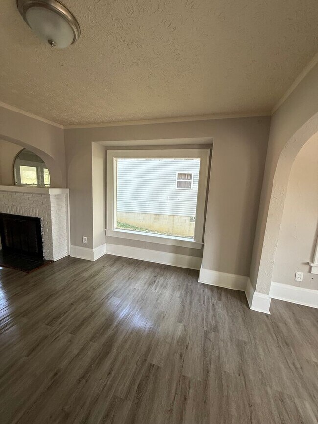 Building Photo - Coming Soon! Section 8 Accepted! Newly Ren...